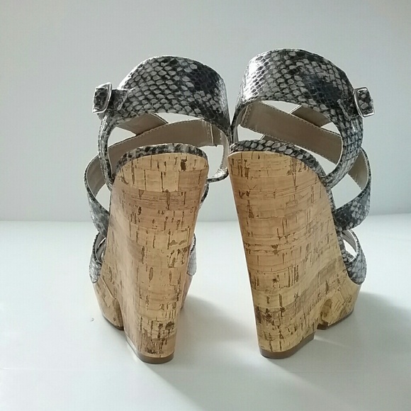 Chinese Laundry//Snake Print Wedges - Picture 4 of 8